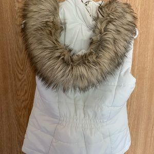 Vest w/parka hood from Aeropostale